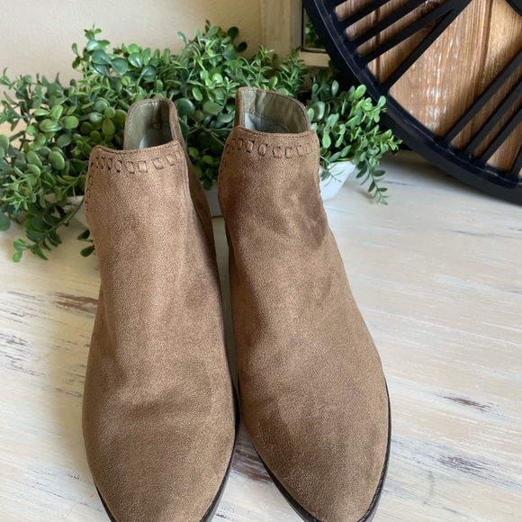 SODA Vegan suede booties size 8 - Picture 2 of 6